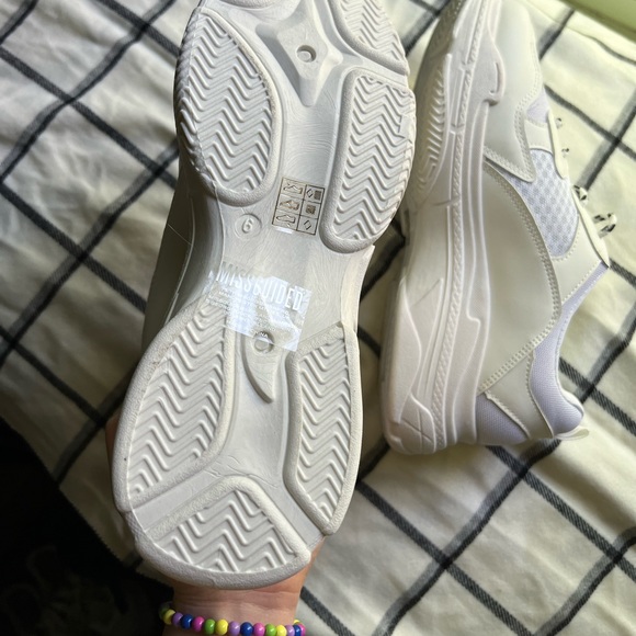 MISGUIDED ALL WHITE SNEAKERS - Picture 1 of 3